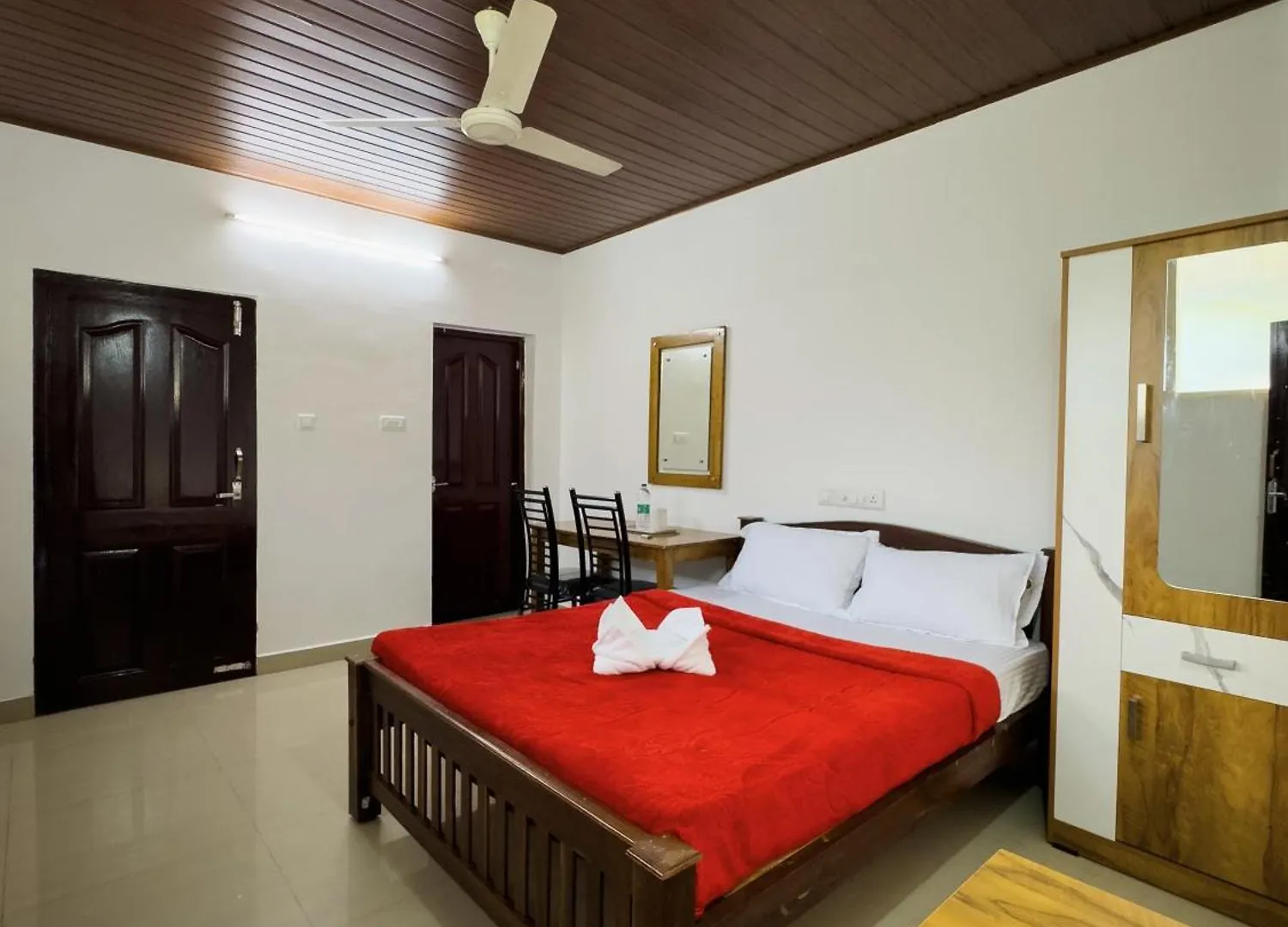 Aruvi Residency Hotel Anachal