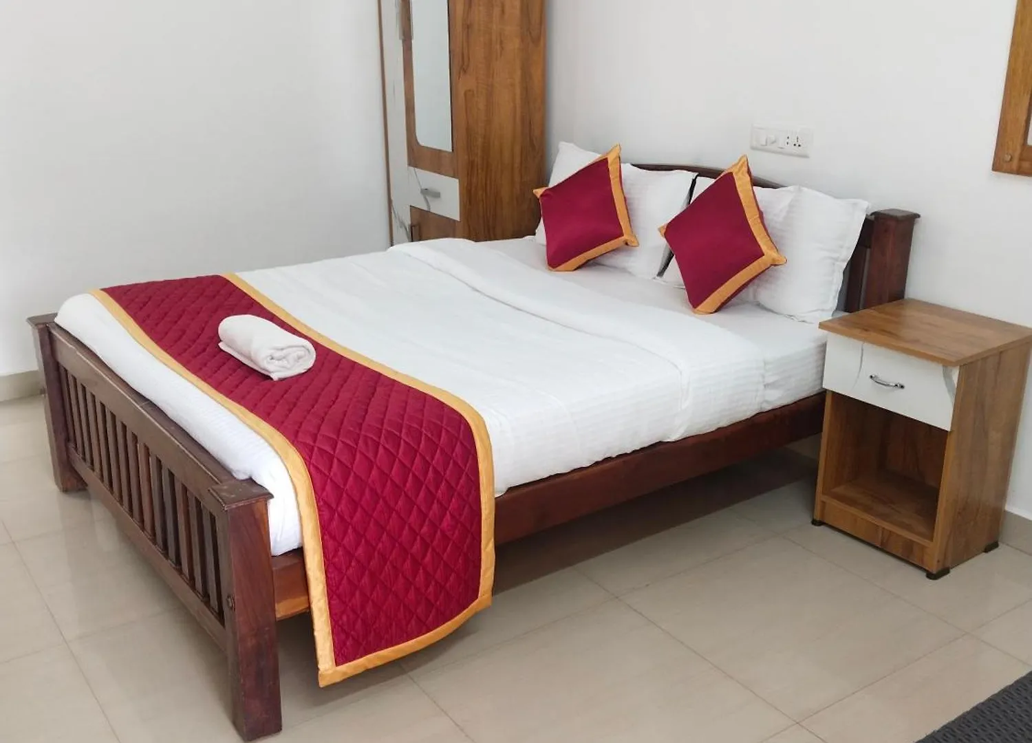 Aruvi Residency Hotel Anachal