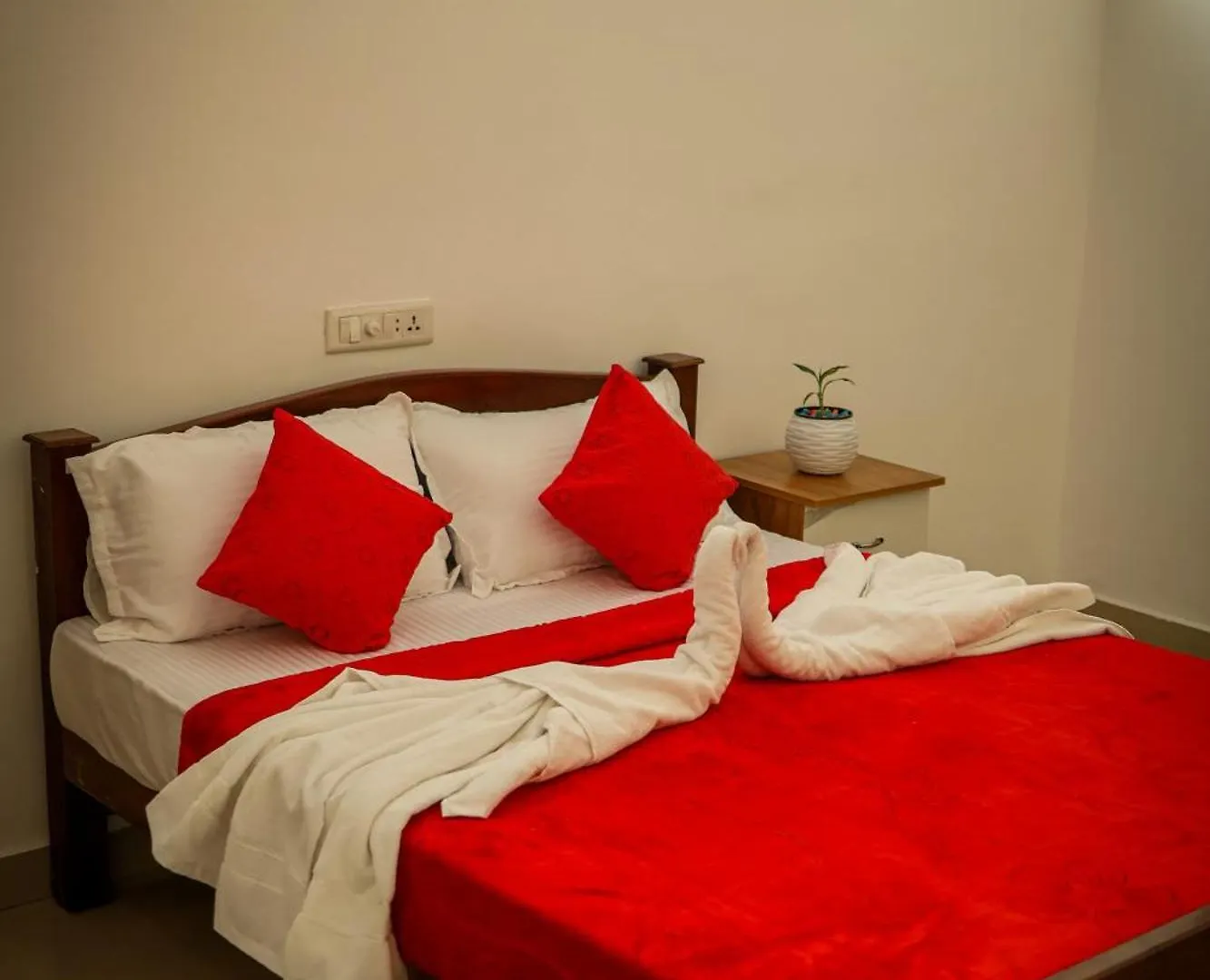 Aruvi Residency Hotel Anachal