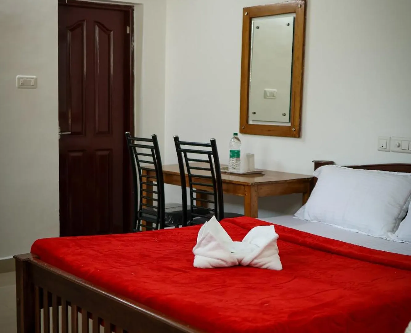 Aruvi Residency Hotel Anachal