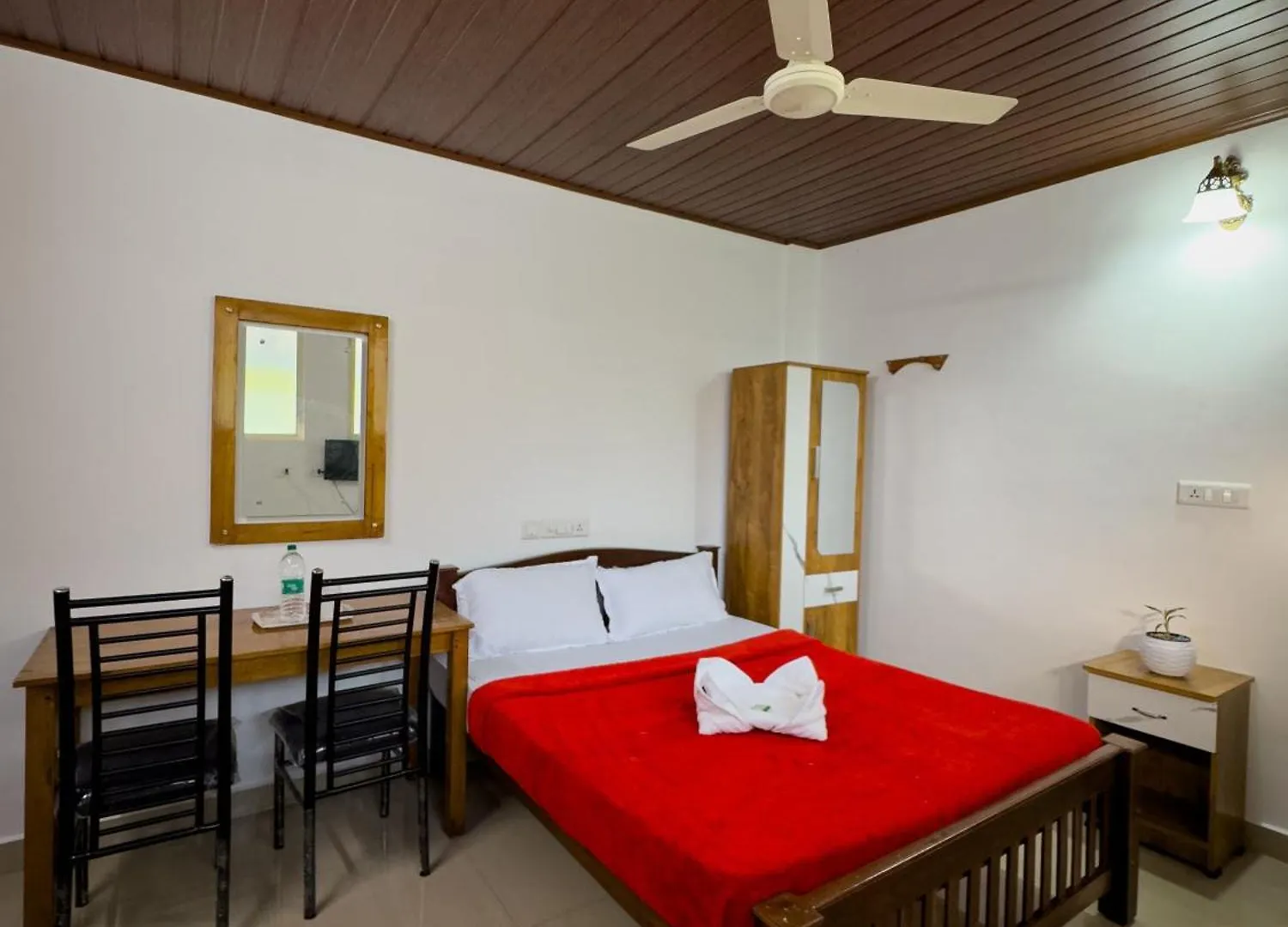 Hotel Aruvi Residency Anachal Indie